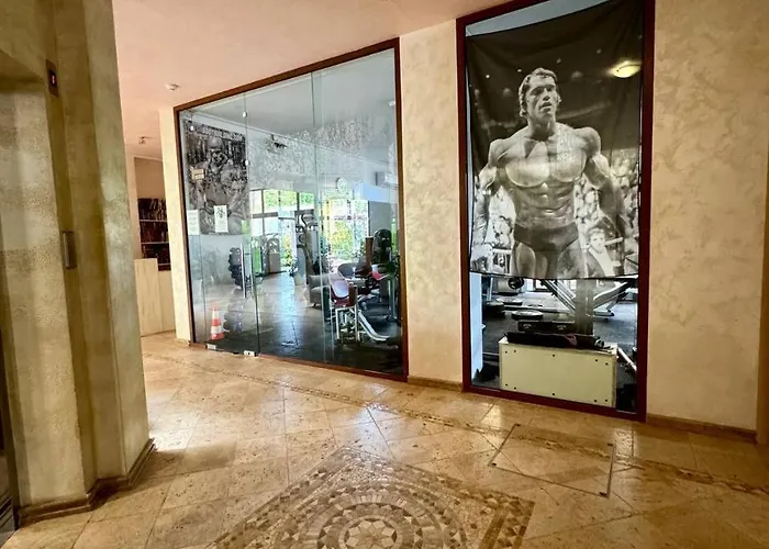 Nancy Sea View Apartament *